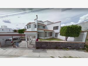 Casa en Villas del Mesón, Querétaro, Querétaro