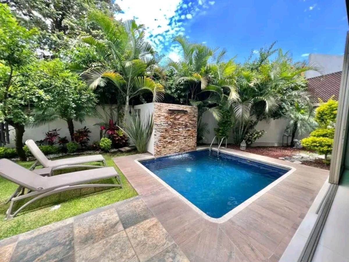 Casa en venta en Bosques de Palmira, Cuernavaca — foto 1 de 24
