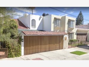 Casa en venta en La Estancia, Zapopan — foto 2 de 10