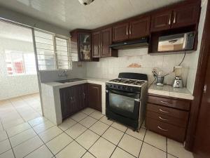 Casa en venta en Colinas de las Aguilas, Zapopan — foto 3 de 11