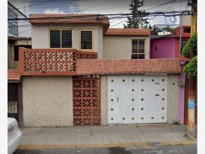 Casa en Bosques de Aragon, Nezahualcóyotl, México