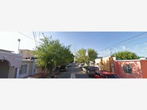 Casa en remate en INFONAVIT Benito Juárez, Nuevo Laredo, Tamaulipas