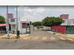 Casa en Eduardo Loarca Castillo, Querétaro, Querétaro