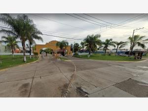 Casa en Jardines Del Edén, Tlajomulco de Zúñiga, Jalisco