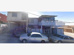 Casa en Jardines del Rubi, Tijuana, Baja California