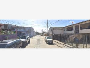 Casa en Jardines del Rubi, Tijuana, Baja California