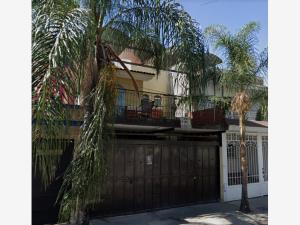 Casa en Lagos de Oriente, Guadalajara, Jalisco