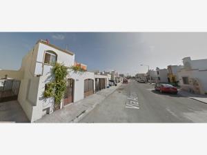 Casa en venta en Manantiales del Bosque, Ramos Arizpe — foto 3 de 12