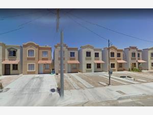 Casa en Villa del Roble, Mexicali, Baja California