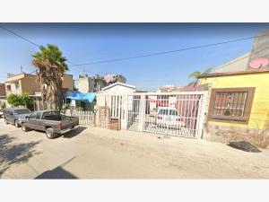 Casa en Villa Fontana XII, Tijuana, Baja California