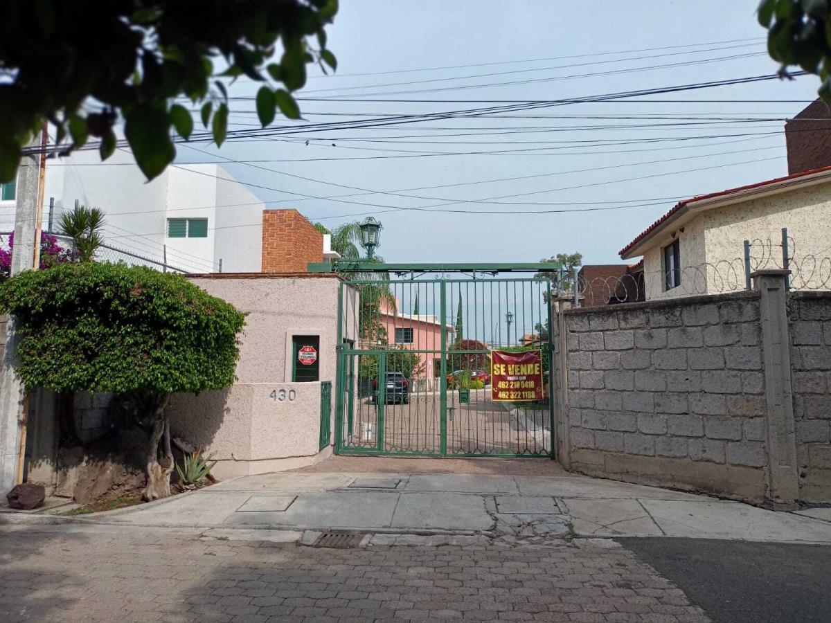 Casa en venta en Villas de Irapuato, Irapuato — foto 1 de 25