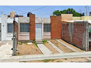 Casa en venta en Jardines de Echeveste, León — foto 2 de 7