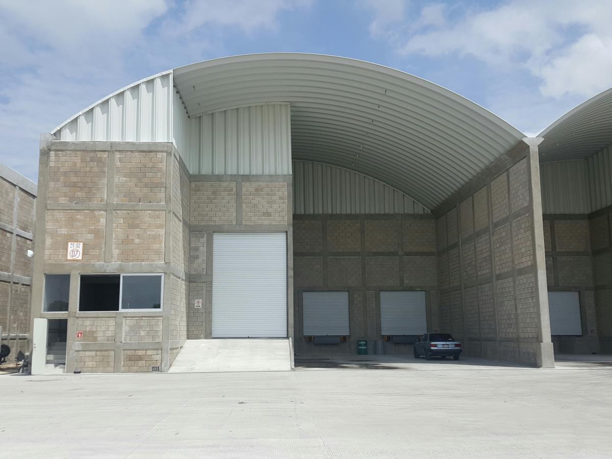 Bodega en renta en Anacleto Canabal 3ra. Sección (Constitución), Centro — foto 1 de 40