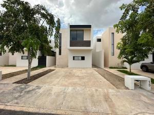 Casa en venta en Leandro Valle, Mérida — foto 2 de 10