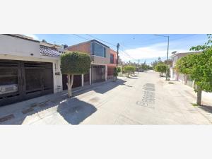 Casa en Paseos de La Castellana, León, Guanajuato
