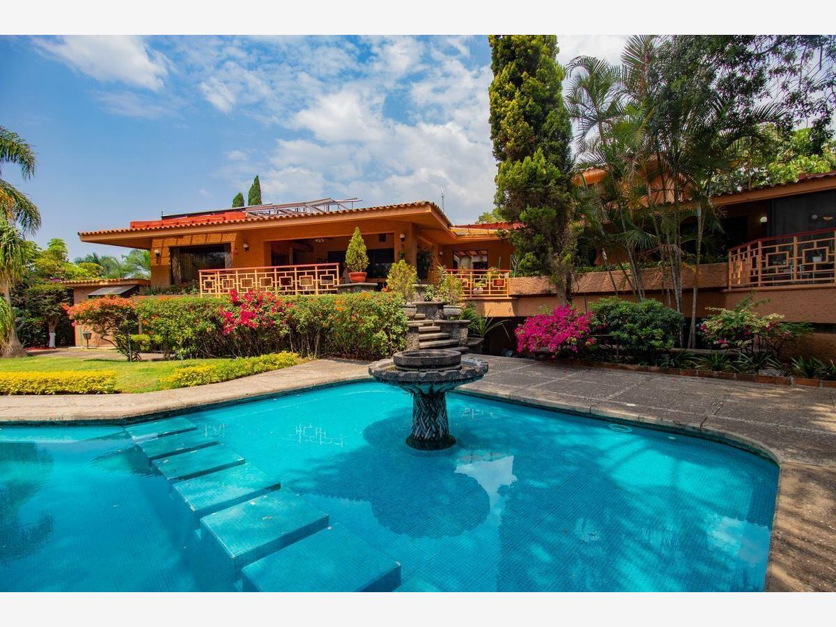 Casa en venta en Los Limoneros, Cuernavaca — foto 1 de 44
