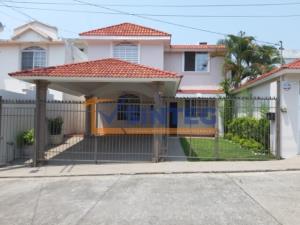 Casa en venta en Santa Elena, Poza Rica de Hidalgo, Veracruz de Ignacio de la Llave Casa en venta en Santa Elena, Poza Rica de Hidalgo, Veracruz de Ignacio de la Llave