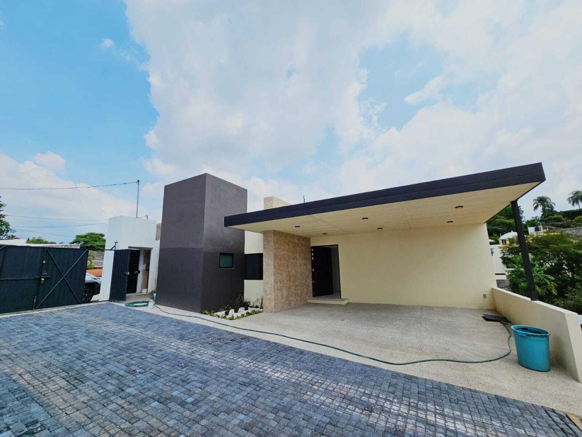 Casa en venta en Las Palmas, Cuernavaca — foto 1 de 18