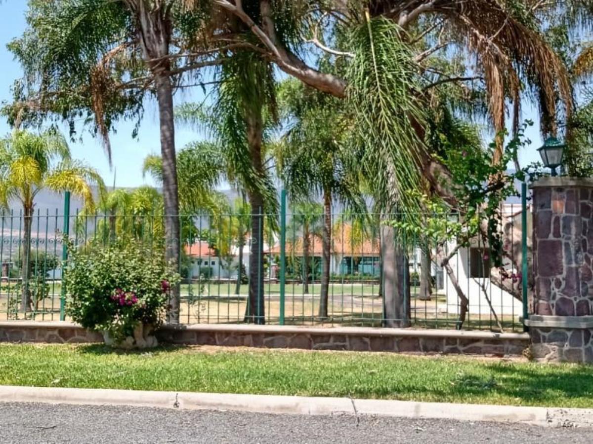 Terreno en venta en Cajititlan, Tlajomulco de Zúñiga — foto 1 de 12