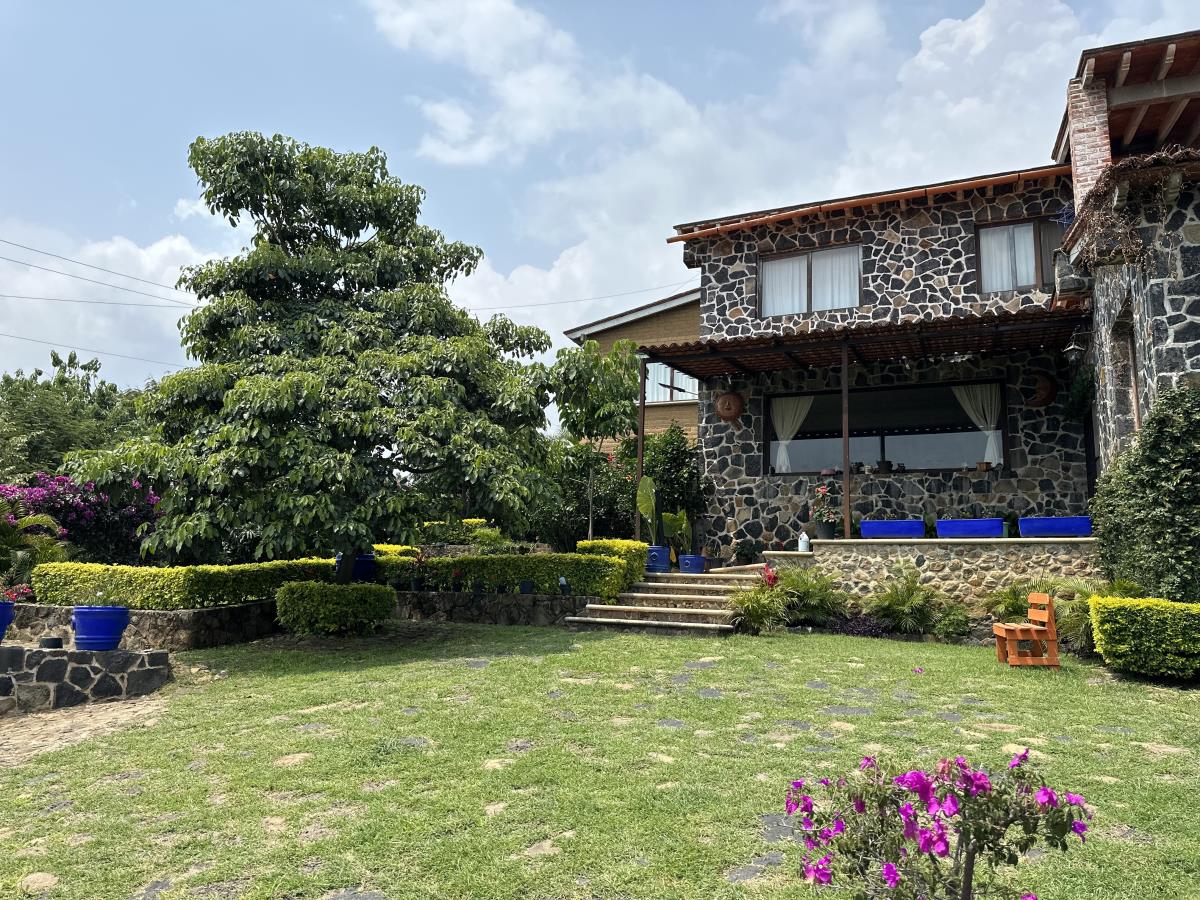 Casa en venta en Tepoztlan Centro, Tepoztlán — foto 1 de 56