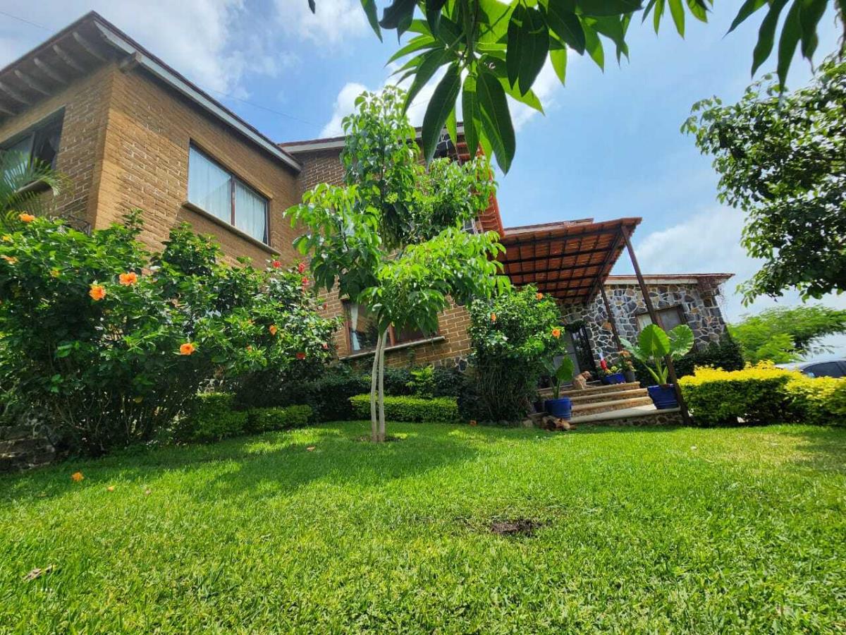 Casa en venta en Tepoztlan Centro, Tepoztlán — foto 1 de 56