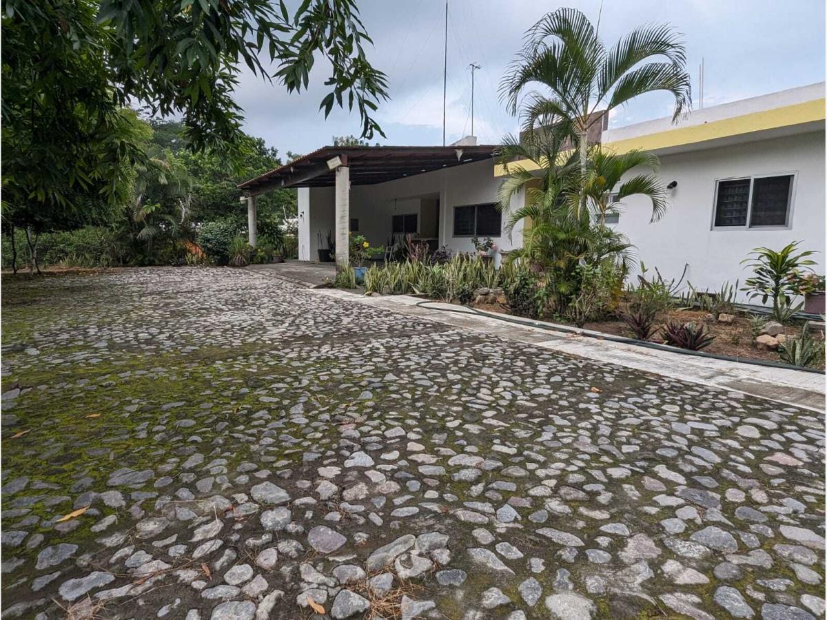 Casa en venta en El Chivato (Providencia), Villa de Álvarez — foto 1 de 46