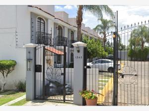Casa en venta en Jardines de Ixtepete, Zapopan — foto 3 de 12