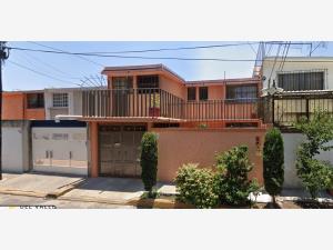 Casa en remate en Viveros del Valle, Tlalnepantla de Baz, México