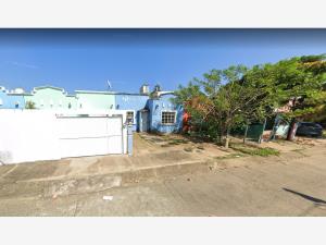 Casa en Ciudad Olmeca, Coatzacoalcos, Veracruz de Ignacio de la Llave