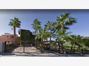 Casa en Comunidad Privada en San Jose del Cabo Centro, Ideal para Familias