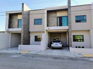 Casa en venta en Ramos Arizpe Centro, Ramos Arizpe, Coahuila de Zaragoza Casa en venta en Ramos Arizpe Centro, Ramos Arizpe, Coahuila de Zaragoza