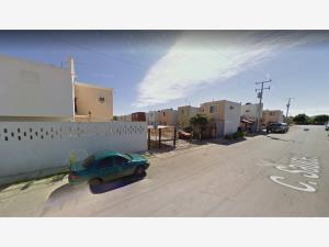 Casa en venta en Valles del Paraiso, Nuevo Laredo — foto 2 de 7