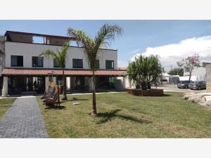Casa con Alberca en Condominioo, Xochitepec