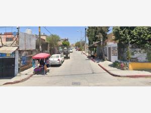 Casa en Villas del Dorado, Tijuana, Baja California