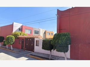 Casa en S.N.T.E., Puebla, Puebla