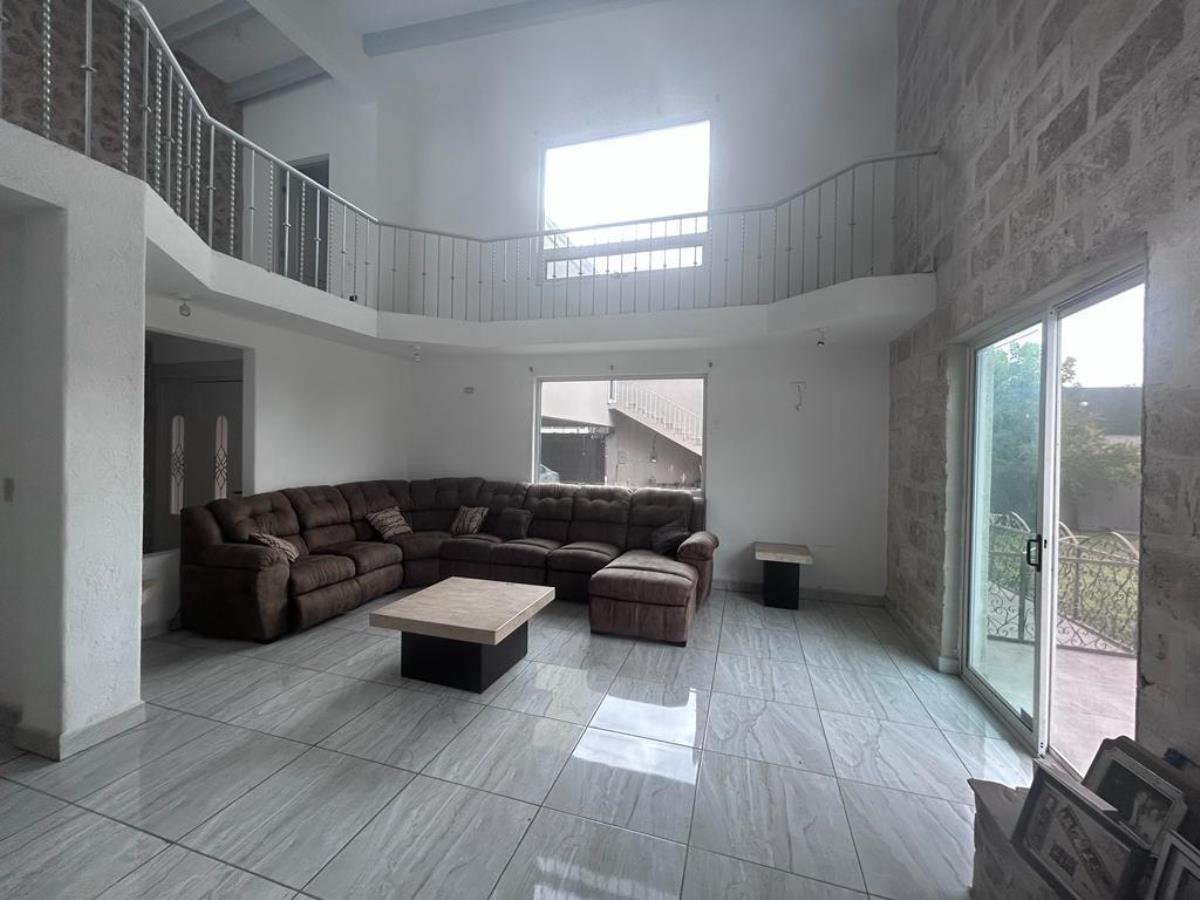 Casa en venta en Los Pinos, Saltillo — foto 1 de 21