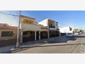 Casa en Jardines del Lago, Mexicali, Baja California
