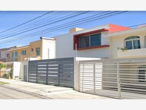 Casa en venta en Jardines Vallarta, Zapopan — foto 2 de 4