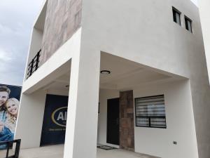 Casa en venta en Valle de los Almendros, Torreón — foto 2 de 44