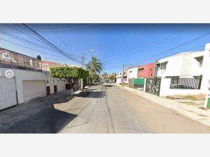 Casa en venta en Lomas de Zapopan, Zapopan — foto 3 de 6