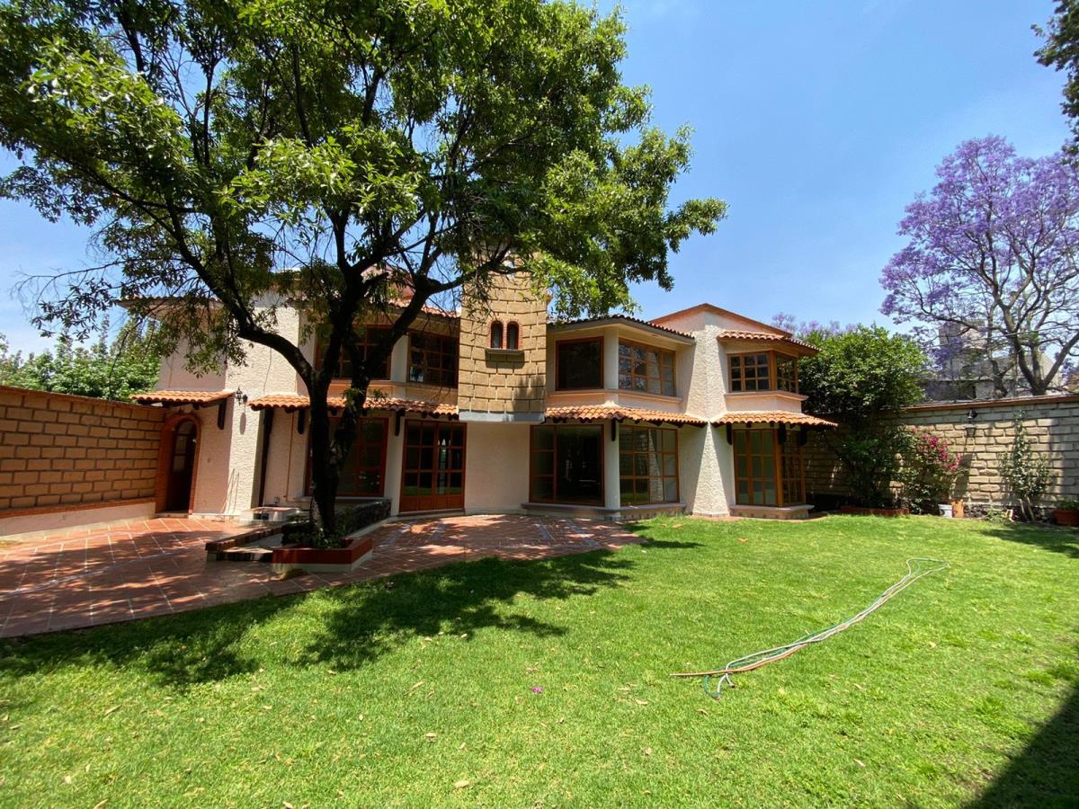 Casa en venta en Jardines En la Montaña, Tlalpan — foto 1 de 36