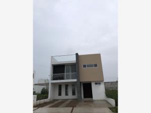 Casa en venta en Cañadas del Arroyo, Corregidora — foto 2 de 35