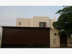 Casa en Residencial Esmeralda Norte, Colima, Colima
