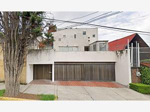 Casa en Lomas de Tecamachalco, Naucalpan de Juárez, México