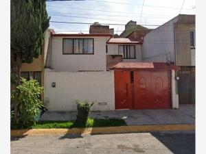 Casa en Unidad Victoria, Toluca, México