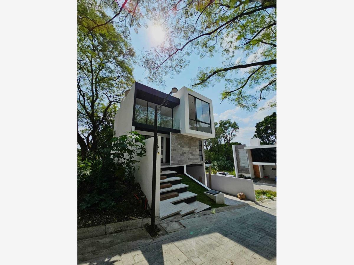 Casa en venta en Lomas de Atzingo, Cuernavaca — foto 1 de 23