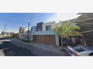 Casa en Rinconada de los Novelistas, Zapopan, Jalisco