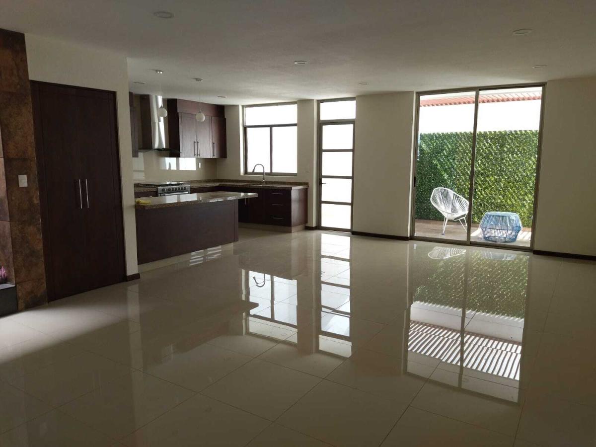 Casa en venta en Bosque Monarca, Morelia — foto 1 de 27