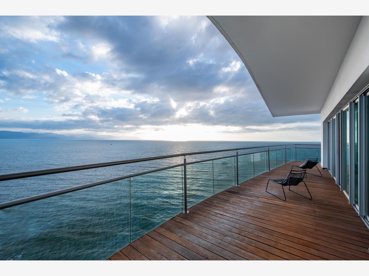 Departamento en venta en Zona Hotelera Norte, Puerto Vallarta — foto 1 de 35