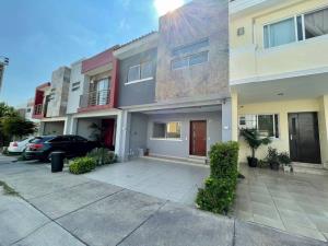 Casa en venta en Altavista Residencial, Zapopan — foto 2 de 27